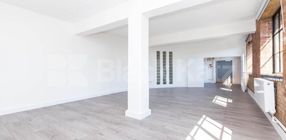 			2 Bedroom, 1 bath, 1 reception Apartment			 SPRINGFIELD HOUSE LOFTS-TYSSEN STREET, DALSTON/HAGGERSTON